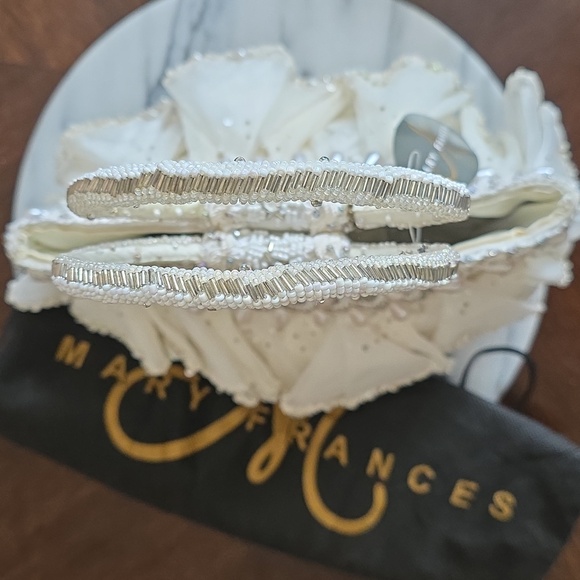 Mary Frances Pearl Beaded Clutch 🤍